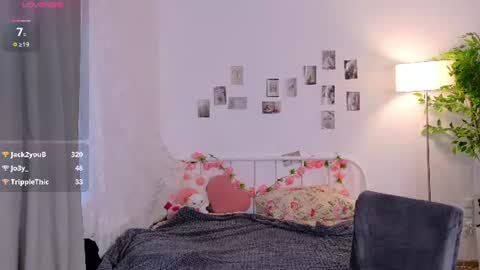 Snapshot of kikimoor chatting on 07-20-26, 10:39 Kiki online show from 07-20-26, 10:39