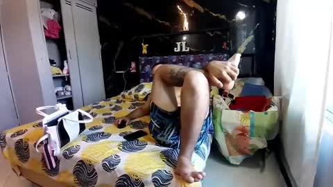 Snapshot of kikio2724 chatting on 01-17-26, 04:11 Horny and sweet husband online show from 01-17-26, 04:11