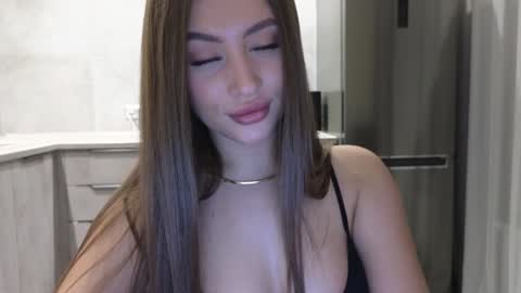 Snapshot of killer__girls chatting on 12-14-24, 12:11 EvaAnna online show from 12-14-24, 12:11