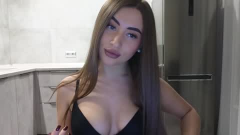 Snapshot of killer__girls chatting on 01-11-25, 08:21 EvaAnna online show from 01-11-25, 08:21