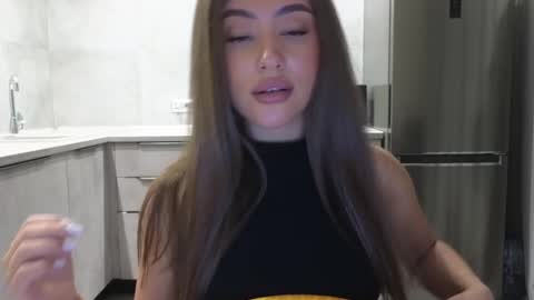 Snapshot of killer__girls chatting on 02-25-25, 09:02 EvaAnna online show from 02-25-25, 09:02