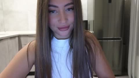 Snapshot of killer__girls chatting on 02-27-25, 12:10 EvaAnna online show from 02-27-25, 12:10