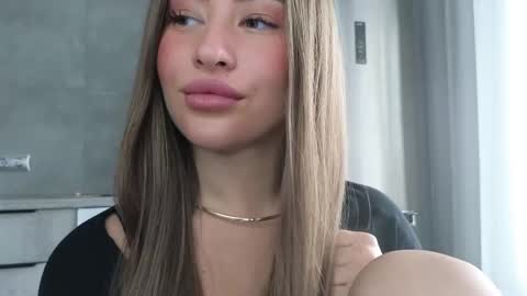 Snapshot of killer__girls chatting on 03-04-25, 07:30 EvaAnna online show from 03-04-25, 07:30