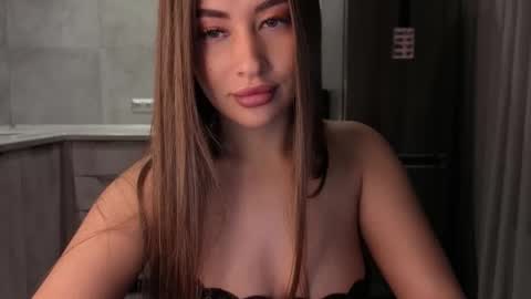 Snapshot of killer__girls chatting on 12-15-25, 06:23 EvaAnna online show from 12-15-25, 06:23