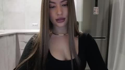 Snapshot of killer__girls chatting on 12-22-25, 08:17 EvaAnna online show from 12-22-25, 08:17