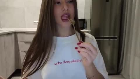 Snapshot of killer__girls chatting on 02-28-26, 08:43 EvaAnna online show from 02-28-26, 08:43