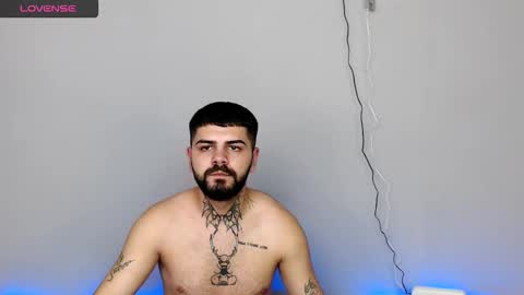 Snapshot of killianvane chatting on 10-25-25, 05:04 killianvane online show from 10-25-25, 05:04