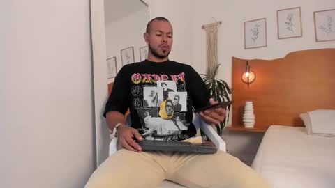 Kilua Muscle guy online show from 01-08-26, 09:39