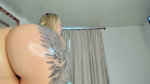 Snapshot of kim2_t chatting on 06-19-26, 06:01 Nicole. online show from 06-19-26, 06:01