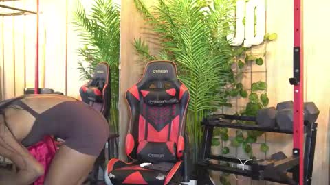 Kim online show from 10-16-25, 01:12