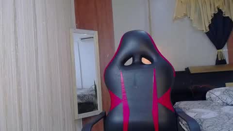 Snapshot of kim_curly_ chatting on 11-08-25, 07:56 KIM online show from 11-08-25, 07:56