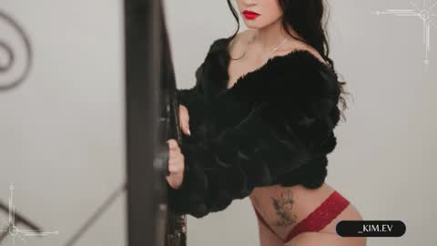 Kim  online show from 01-15-25, 08:09