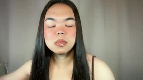 Snapshot of kim_kyile chatting on 12-14-25, 05:46 KYLIE online show from 12-14-25, 05:46