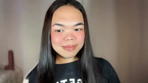 Snapshot of kim_kyile chatting on 12-17-25, 11:05 KYLIE online show from 12-17-25, 11:05