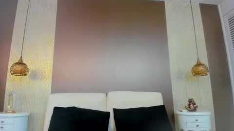 K I M online show from 10-12-25, 11:42