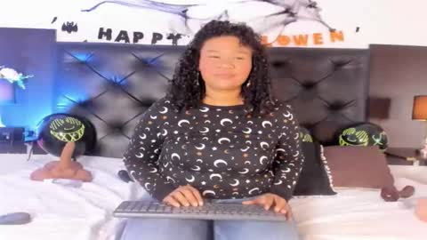 Snapshot of kim_marquez chatting on 10-31-25, 07:04 Kim Marquez online show from 10-31-25, 07:04