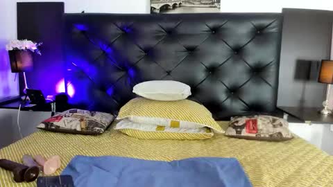 Snapshot of kim_marquez chatting on 12-22-25, 07:44 Kim Marquez online show from 12-22-25, 07:44