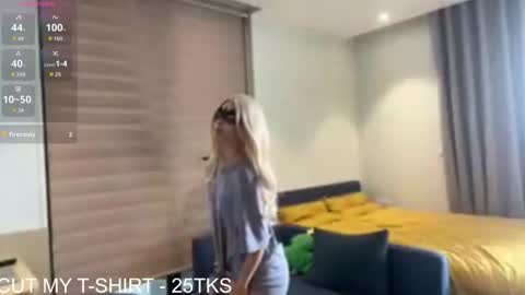 Kim online show from 10-19-25, 04:46