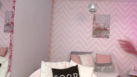 Snapshot of kimberlee_moon chatting on 02-27-26, 12:05 Kym online show from 02-27-26, 12:05