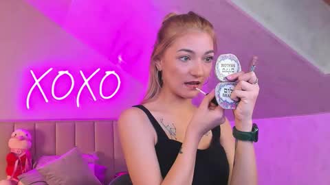 Snapshot of kimberlly_smith chatting on 11-19-25, 01:05 kimberlly_smith online show from 11-19-25, 01:05