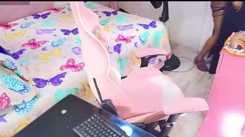 Snapshot of kimberly_bellu chatting on 06-19-26, 02:05 Anita. online show from 06-19-26, 02:05