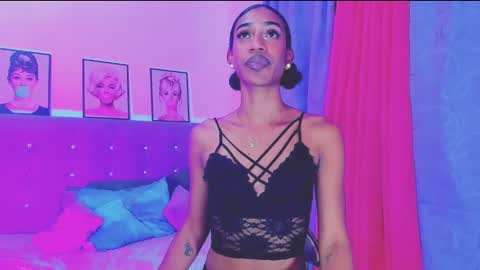 Your Queen KIM online show from 01-04-25, 02:14