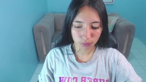 Snapshot of kimberly_thomson_t chatting on 12-23-24, 10:21 kimberly online show from 12-23-24, 10:21