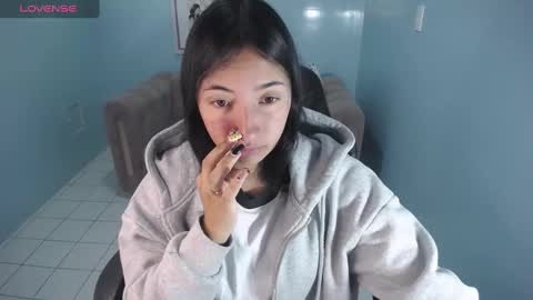 Snapshot of kimberly_thomson_t chatting on 01-23-25, 10:43 kimberly online show from 01-23-25, 10:43