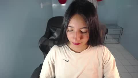 Snapshot of kimberly_thomson_t chatting on 02-19-25, 07:38 kimberly online show from 02-19-25, 07:38