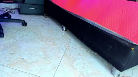 Kimberly Banks online show from 04-28-26, 06:46