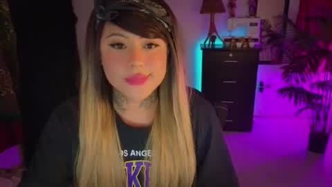 Snapshot of kimberlygati2 chatting on 12-17-25, 02:17 Kimberly Polizzi online show from 12-17-25, 02:17