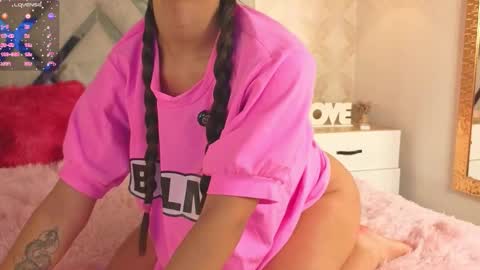 kimhilton online show from 11-22-25, 04:22