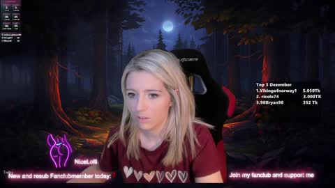 Snapshot of kimilee22 chatting on 12-04-24, 11:24 Wolfs Girl online show from 12-04-24, 11:24