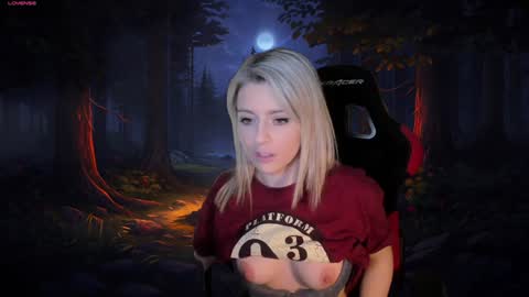 Snapshot of kimilee22 chatting on 12-05-24, 07:38 Wolfs Girl online show from 12-05-24, 07:38