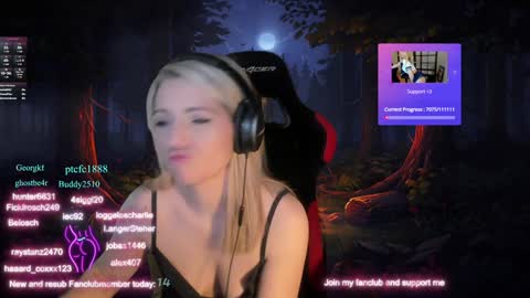 Snapshot of kimilee22 chatting on 12-09-24, 10:09 Wolfs Girl online show from 12-09-24, 10:09