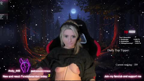 Snapshot of kimilee22 chatting on 12-18-24, 02:10 Wolfs Girl online show from 12-18-24, 02:10