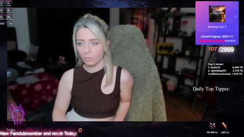 Snapshot of kimilee22 chatting on 01-11-25, 11:46 Wolfs Girl online show from 01-11-25, 11:46