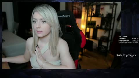 Snapshot of kimilee22 chatting on 01-25-25, 02:25 Wolfs Girl online show from 01-25-25, 02:25