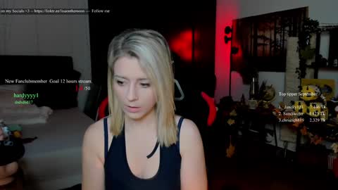 Snapshot of kimilee22 chatting on 09-27-25, 01:05 Wolfs Girl online show from 09-27-25, 01:05