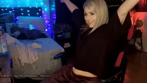 Wolfs Girl online show from 04-29-26, 06:47