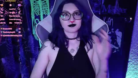 Snapshot of kimlennox__ chatting on 03-10-26, 03:39 Kim Lennox online show from 03-10-26, 03:39