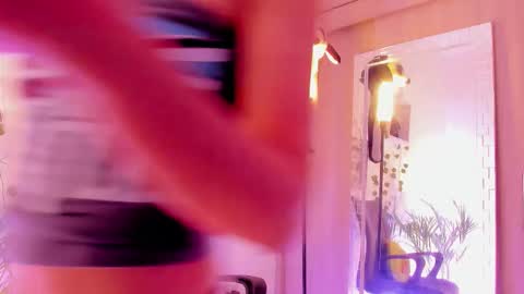 Snapshot of kimmcarter chatting on 09-18-25, 02:35 Kimm online show from 09-18-25, 02:35