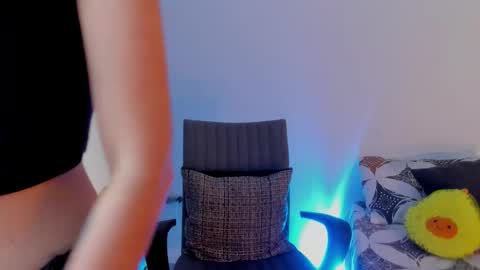 Snapshot of kimmcarter chatting on 11-09-25, 11:25 Kimm online show from 11-09-25, 11:25