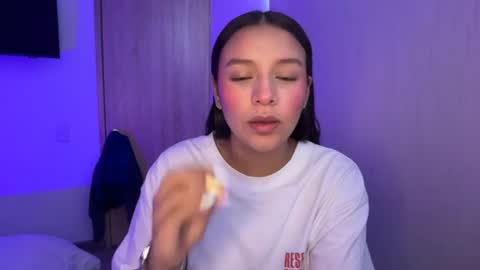 kimmi online show from 06-26-26, 03:16