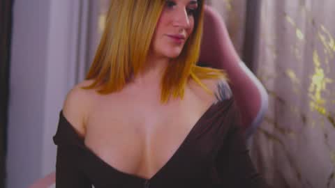 Snapshot of kimskye chatting on 02-07-25, 12:42 KimSkye online show from 02-07-25, 12:42