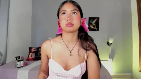 Snapshot of kimtayloor chatting on 11-20-25, 08:19 Kim online show from 11-20-25, 08:19