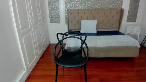 Kim online show from 12-05-25, 07:43