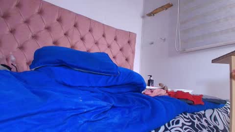 Snapshot of king_bella_ chatting on 01-25-25, 09:15 Bella online show from 01-25-25, 09:15