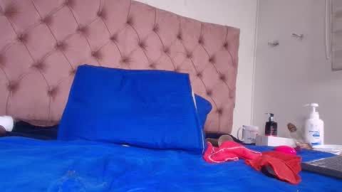 Snapshot of king_bella_ chatting on 02-13-25, 06:09 Bella online show from 02-13-25, 06:09