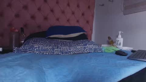 Snapshot of king_bella_ chatting on 09-20-25, 03:07 Bella online show from 09-20-25, 03:07
